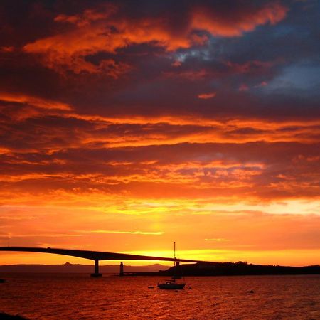 Skye Backpackers Hostel Kyleakin Bagian luar foto