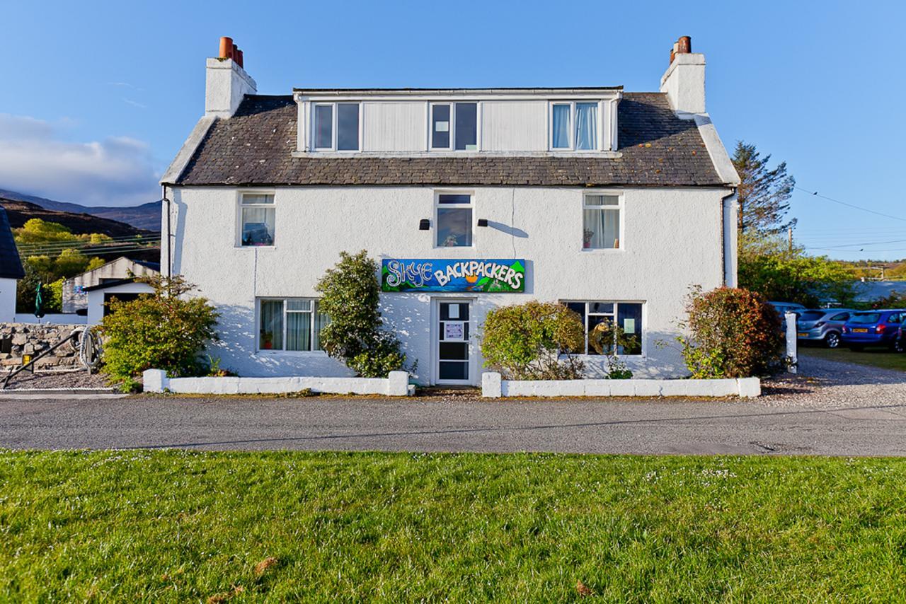 Skye Backpackers Hostel Kyleakin Bagian luar foto
