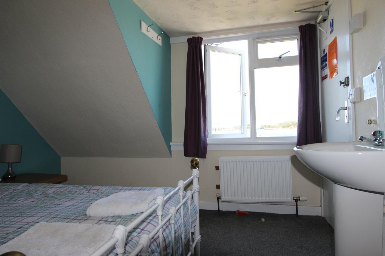 Skye Backpackers Hostel Kyleakin Bagian luar foto
