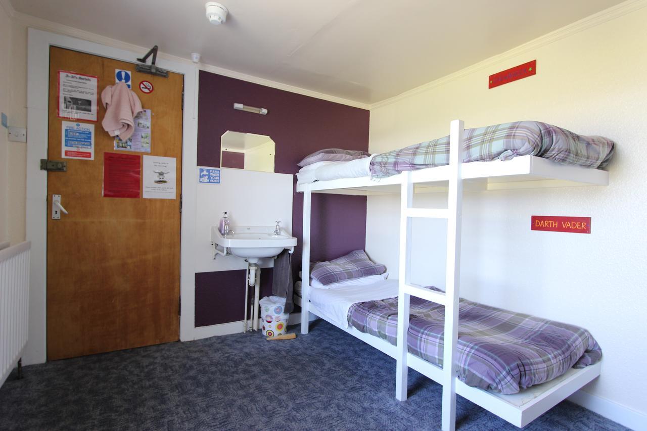 Skye Backpackers Hostel Kyleakin Bagian luar foto