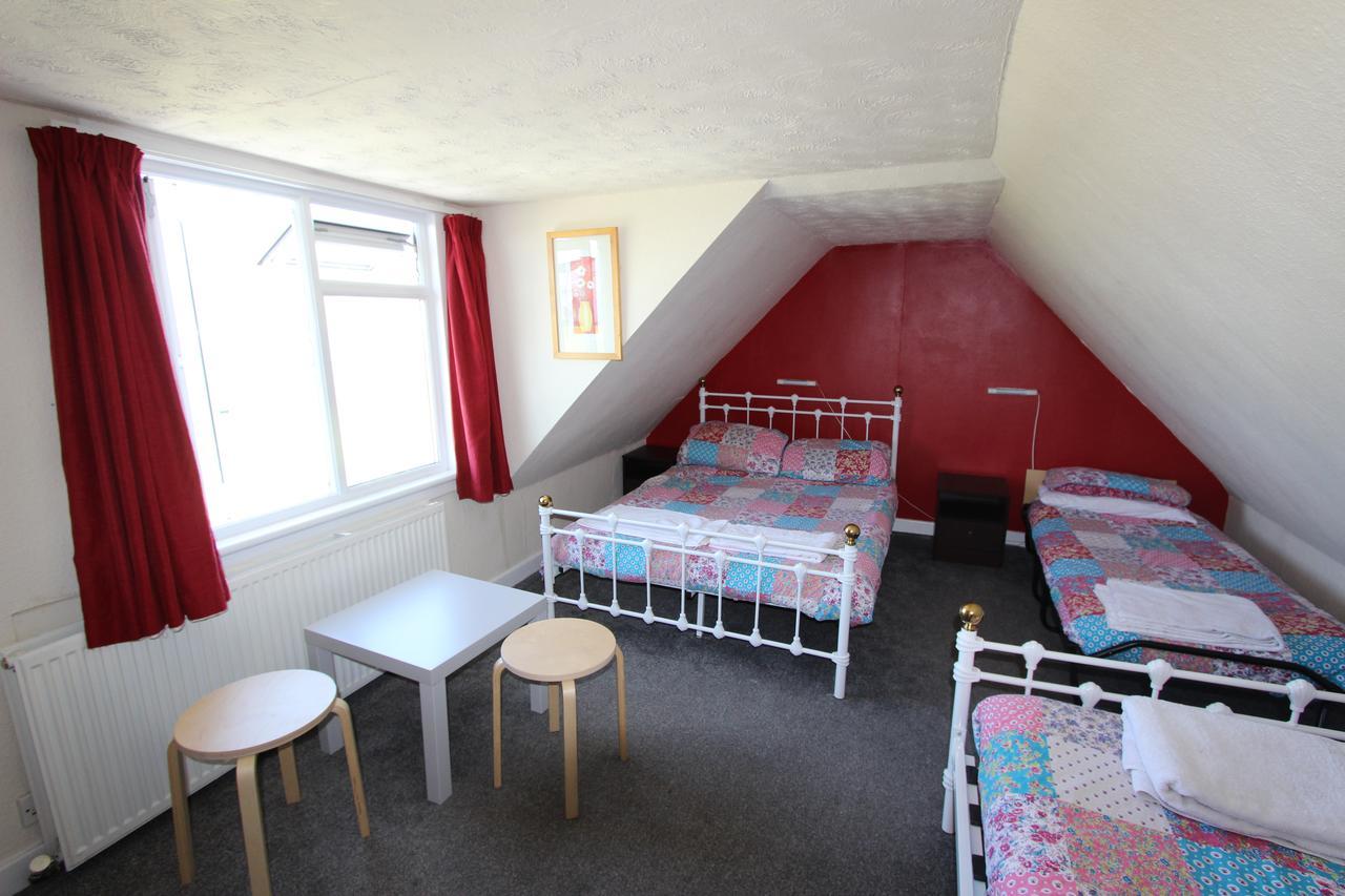 Skye Backpackers Hostel Kyleakin Bagian luar foto