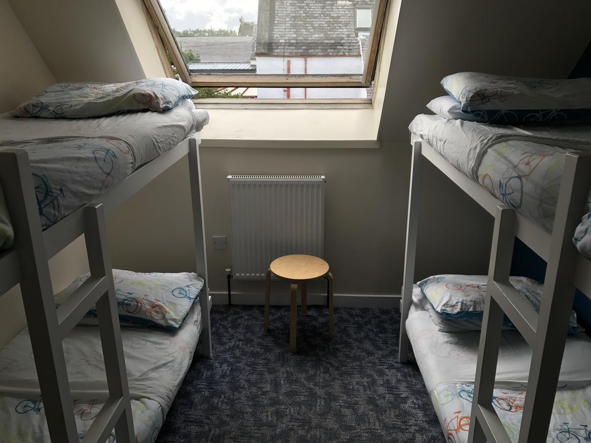Skye Backpackers Hostel Kyleakin Bagian luar foto