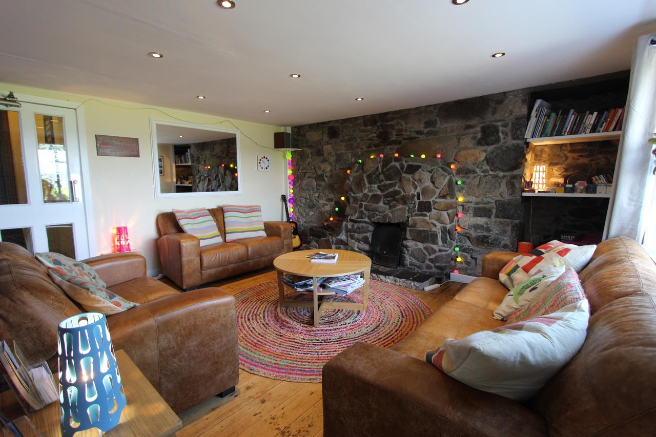 Skye Backpackers Hostel Kyleakin Bagian luar foto