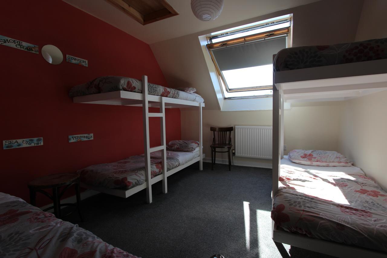 Skye Backpackers Hostel Kyleakin Bagian luar foto