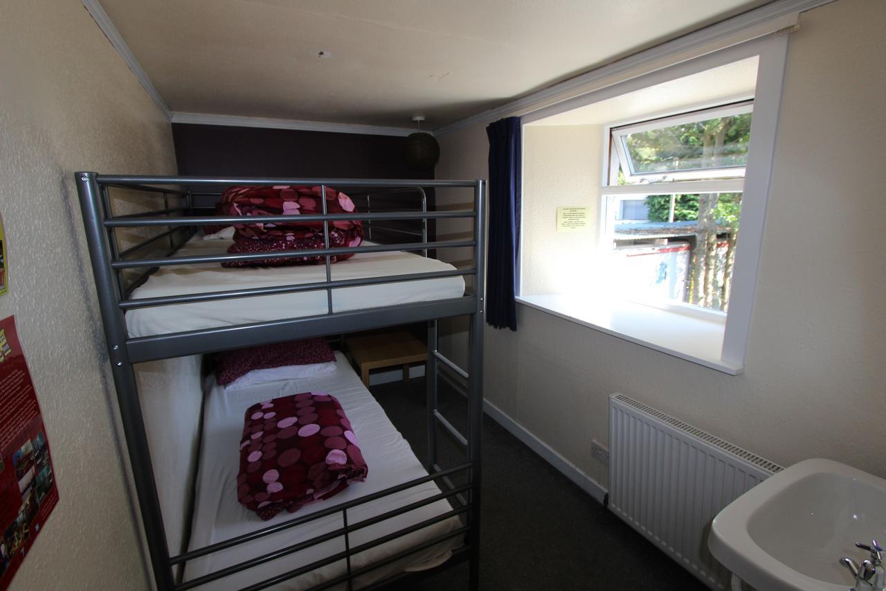 Skye Backpackers Hostel Kyleakin Bagian luar foto