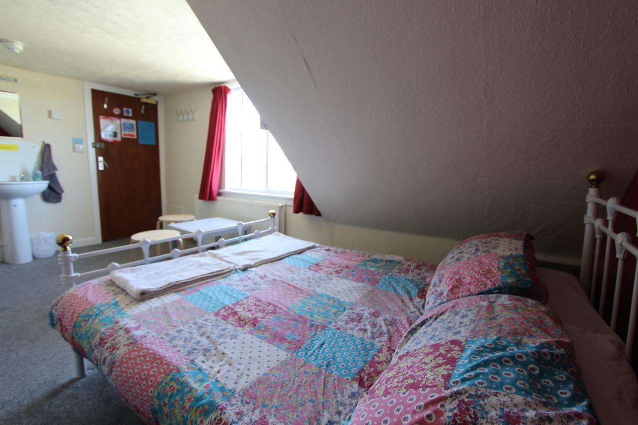 Skye Backpackers Hostel Kyleakin Bagian luar foto