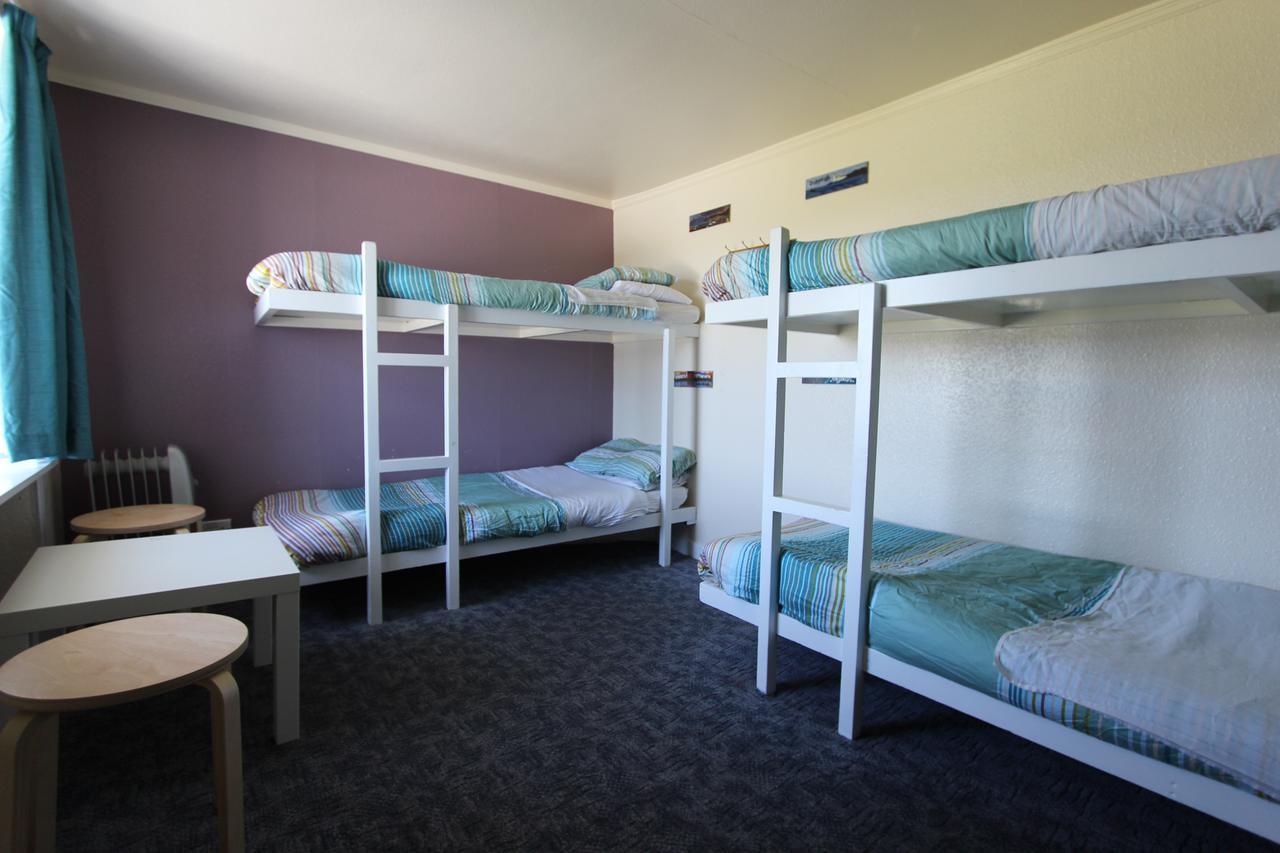 Skye Backpackers Hostel Kyleakin Bagian luar foto