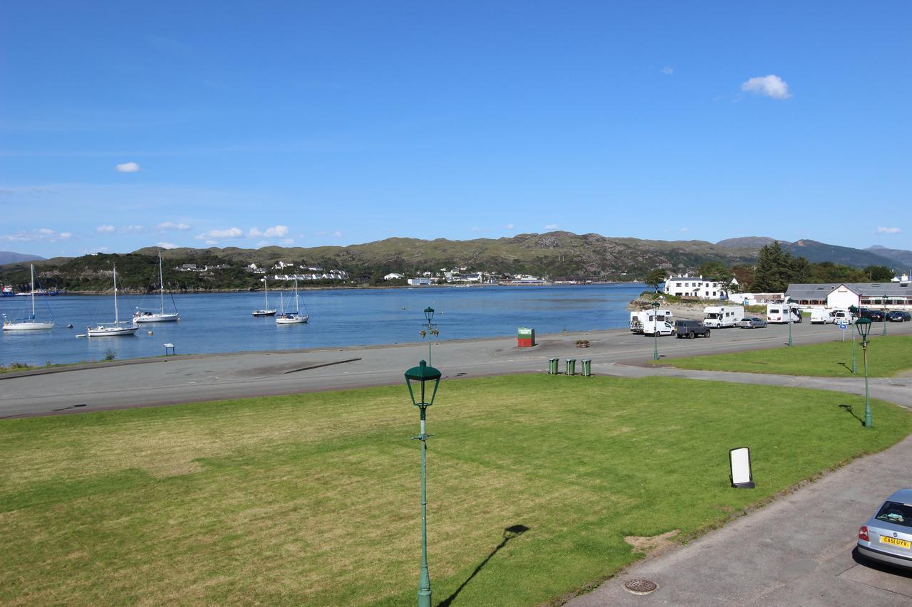 Skye Backpackers Hostel Kyleakin Bagian luar foto