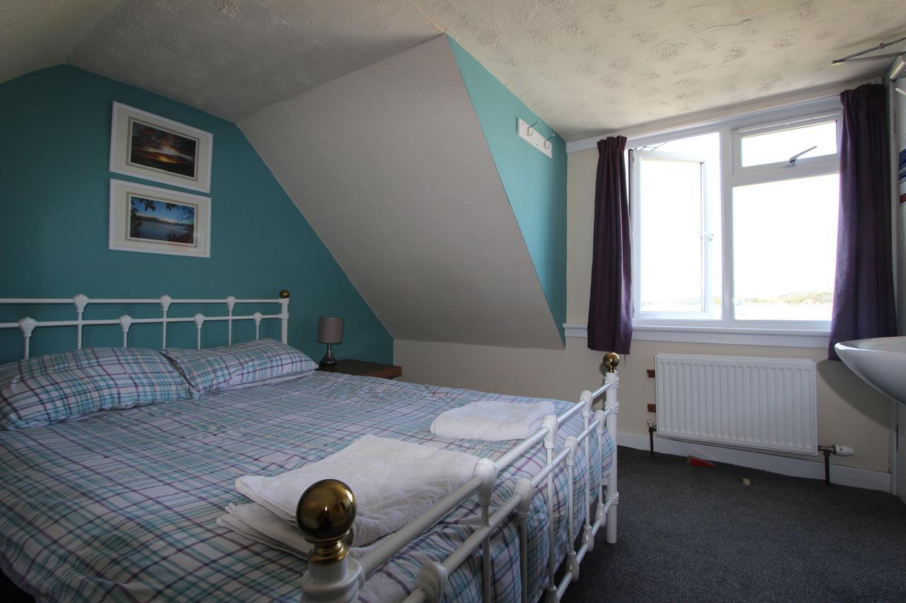Skye Backpackers Hostel Kyleakin Bagian luar foto