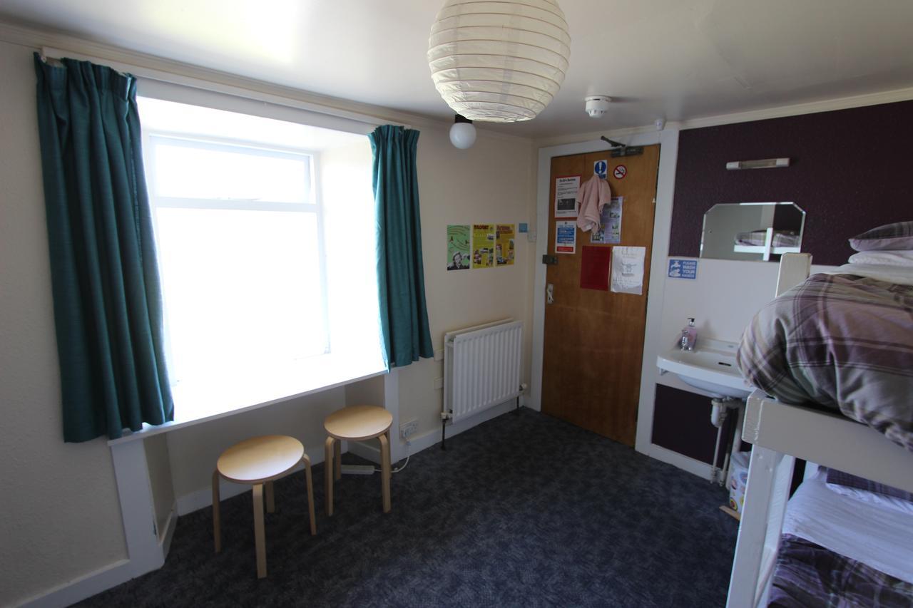 Skye Backpackers Hostel Kyleakin Bagian luar foto